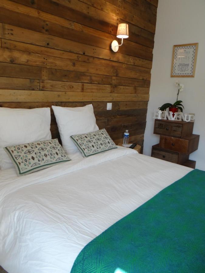 Bed and Breakfast Les Marguerites Champdolent Екстер'єр фото