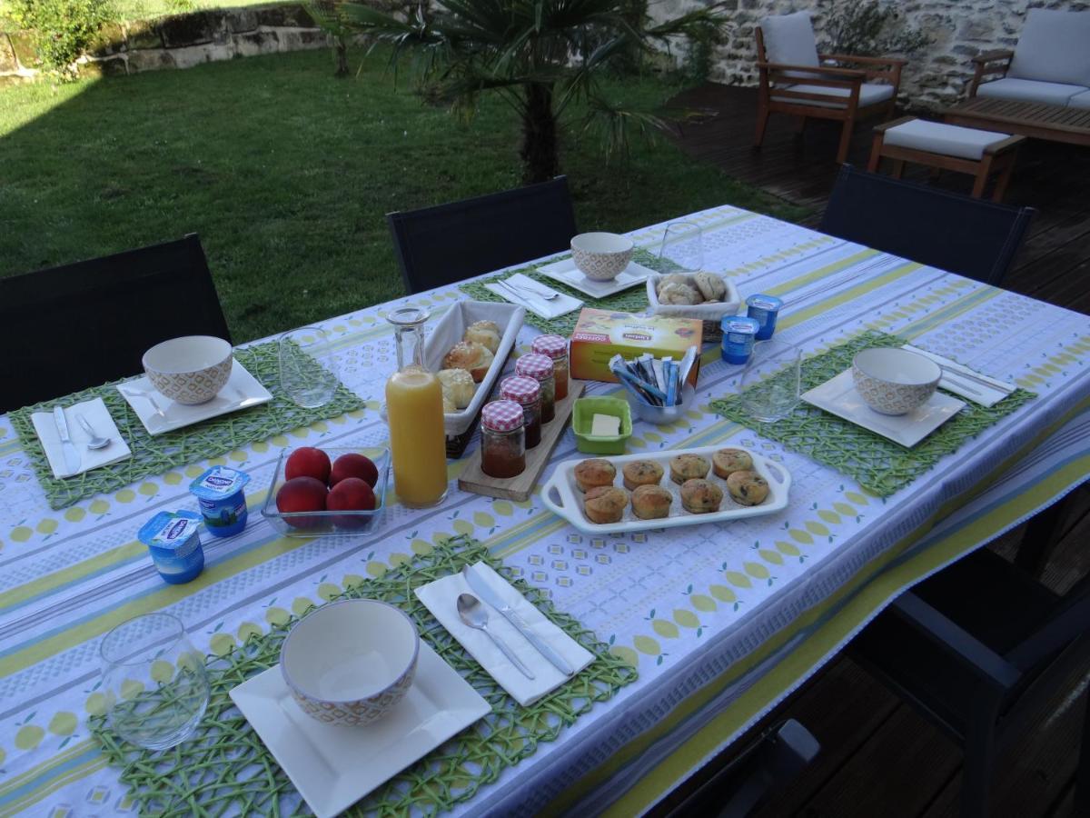 Bed and Breakfast Les Marguerites Champdolent Екстер'єр фото