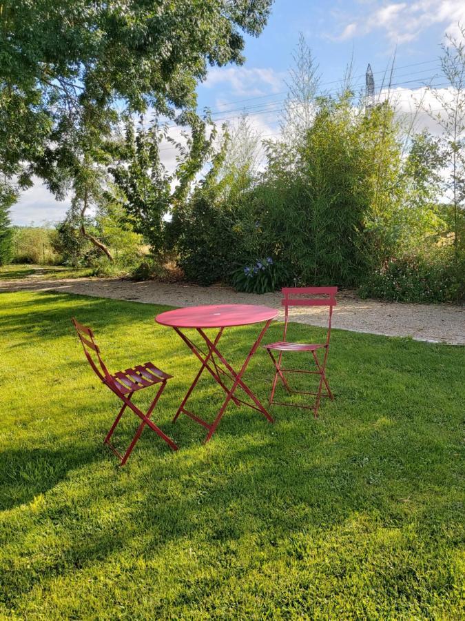 Bed and Breakfast Les Marguerites Champdolent Екстер'єр фото